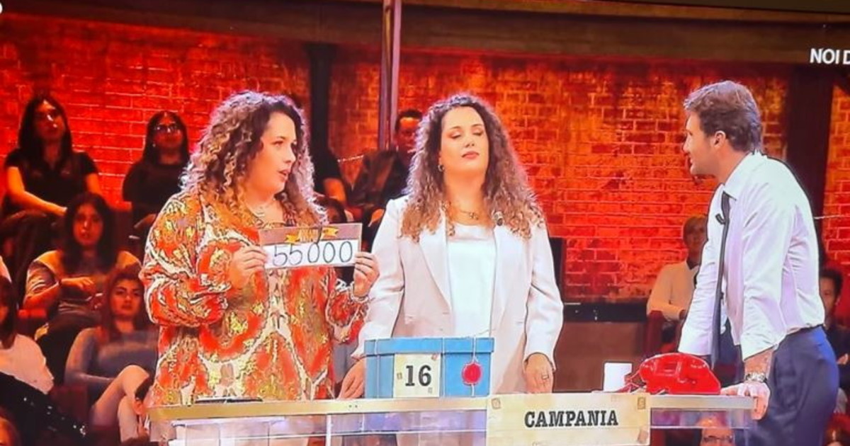 Affari Tuoi, insulti choc a Marianna e Barbara: "Voi non state bene!" Affari Tuoi, insulti choc a Marianna e Barbara: "Voi non state bene!"