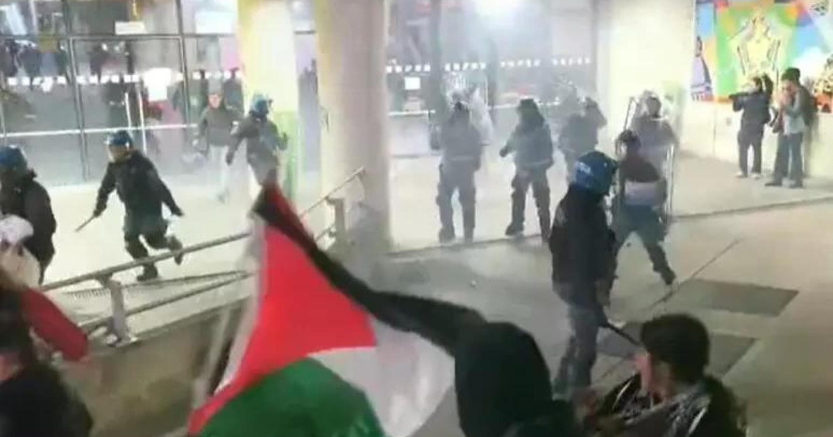 Torino, assalto pro Pal alla stazione Porta Susa Torino, assalto pro Pal alla stazione Porta Susa