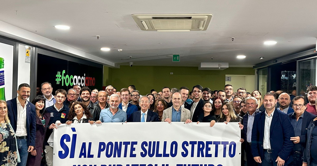 SICILIA; FLASH MOB DELLA LEGA A MESSINA PER DIRE SI AL PONTE SULLO STRETTO