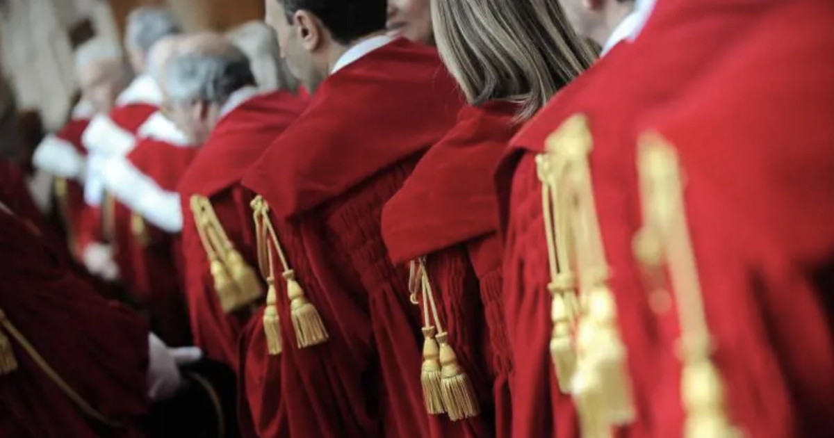 Chi ha i "pieni poteri" nel nostro Paese Chi ha i "pieni poteri" nel nostro Paese