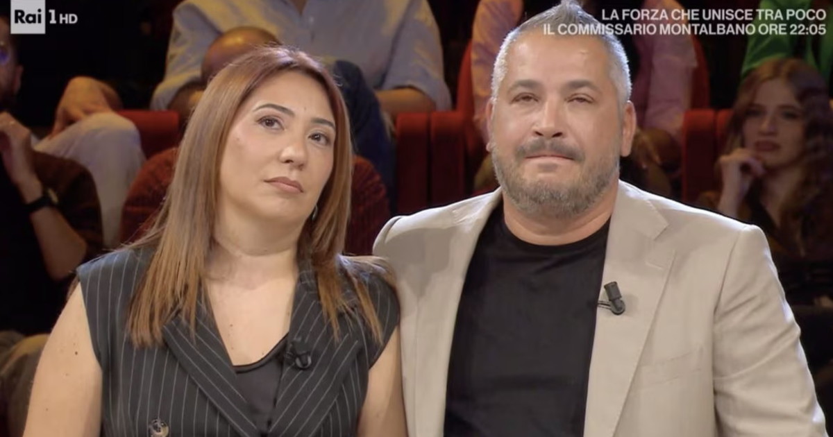 Affari Tuoi, insulti sconcertanti su Dado: "Ridicolo, che figura" Affari Tuoi, insulti sconcertanti su Dado: "Ridicolo, che figura"