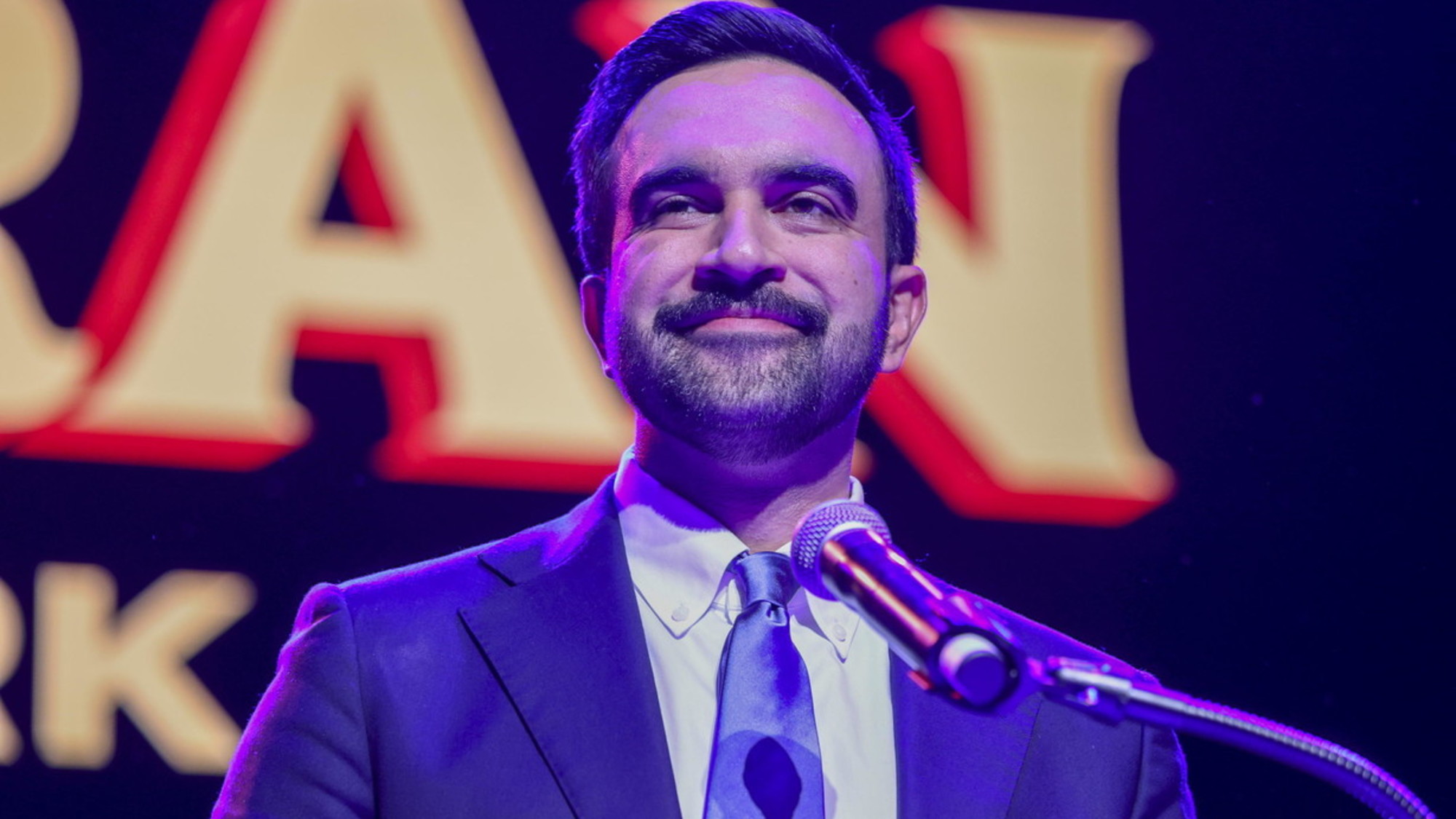 Mamdani: islamo comunista. Diventerà la nuova figurina della sinistra italiana? Mamdani: islamo comunista. Diventerà la nuova figurina della sinistra italiana?