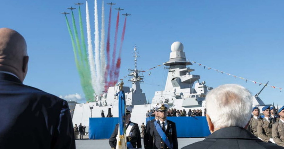 che pena i compagni in piazza contro i militari