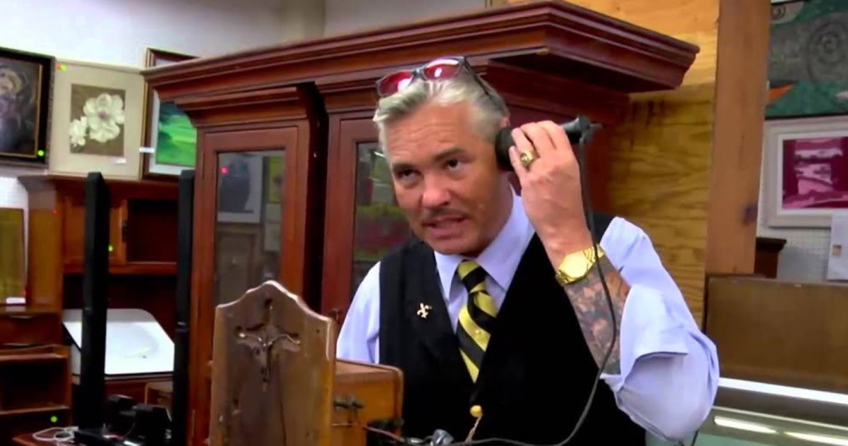 Affari in valigia, gli oggetti smarriti ipnotizzano l Affari in valigia, gli oggetti smarriti ipnotizzano l