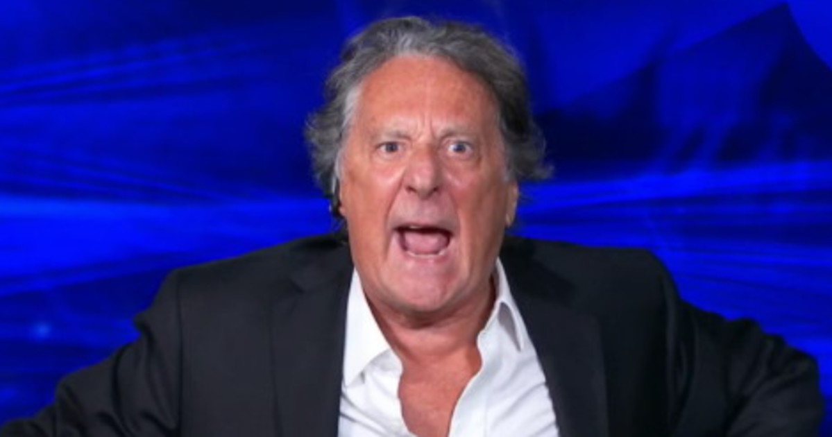 Enzo Iacchetti attacca pure il Papa: cosa c Enzo Iacchetti attacca pure il Papa: cosa c