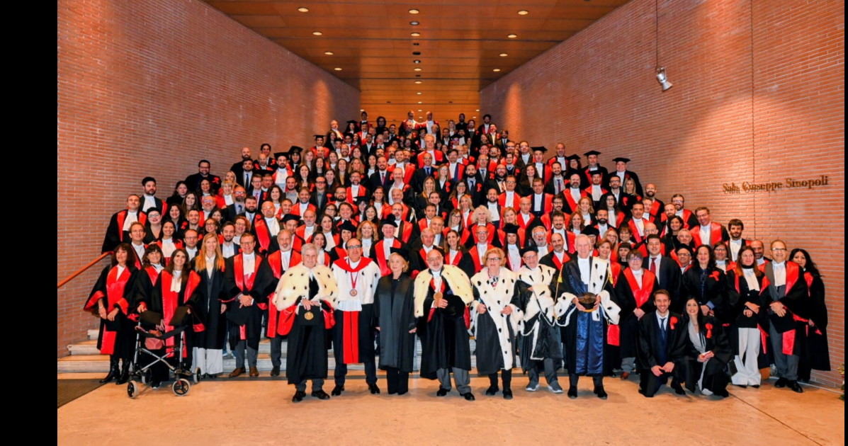 universitas mercatorum inaugura l anno accademico 2025 2026 e conferisce la laurea honoris causa ad alberta ferretti160 da Liberoquotidiano.it universitas mercatorum inaugura l anno accademico 2025 2026 e conferisce la laurea honoris causa ad alberta ferretti160