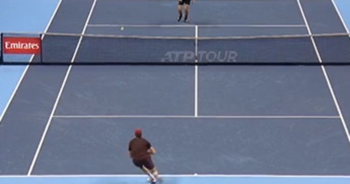 Sinner liquida Zverev, il punto che fa impazzire Torino: è semfinale Finals