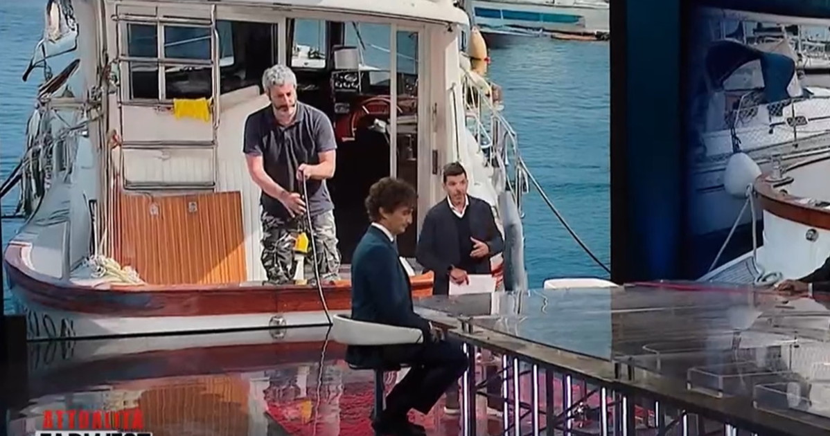 Fico e la barca, FdI contro il M5s: "Per loro va bene solo la propaganda di Report" Fico e la barca, FdI contro il M5s: "Per loro va bene solo la propaganda di Report"