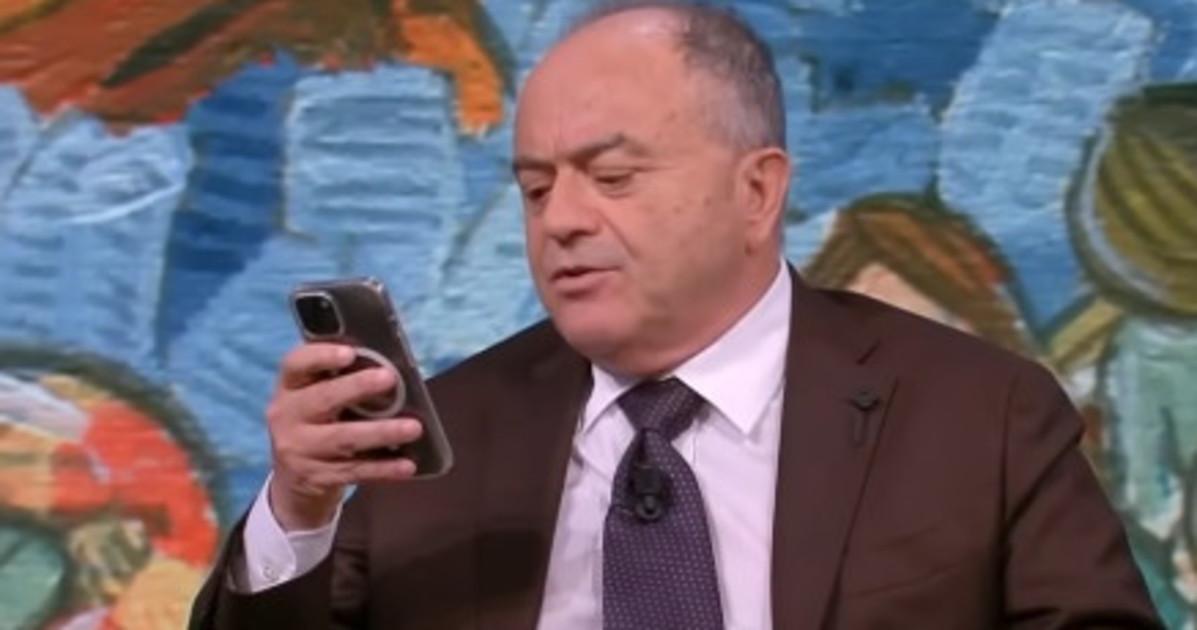 Gratteri, Sigfrido Ranucci lo difende dopo lo scivolone: "Per generosità" Gratteri, Sigfrido Ranucci lo difende dopo lo scivolone: "Per generosità"