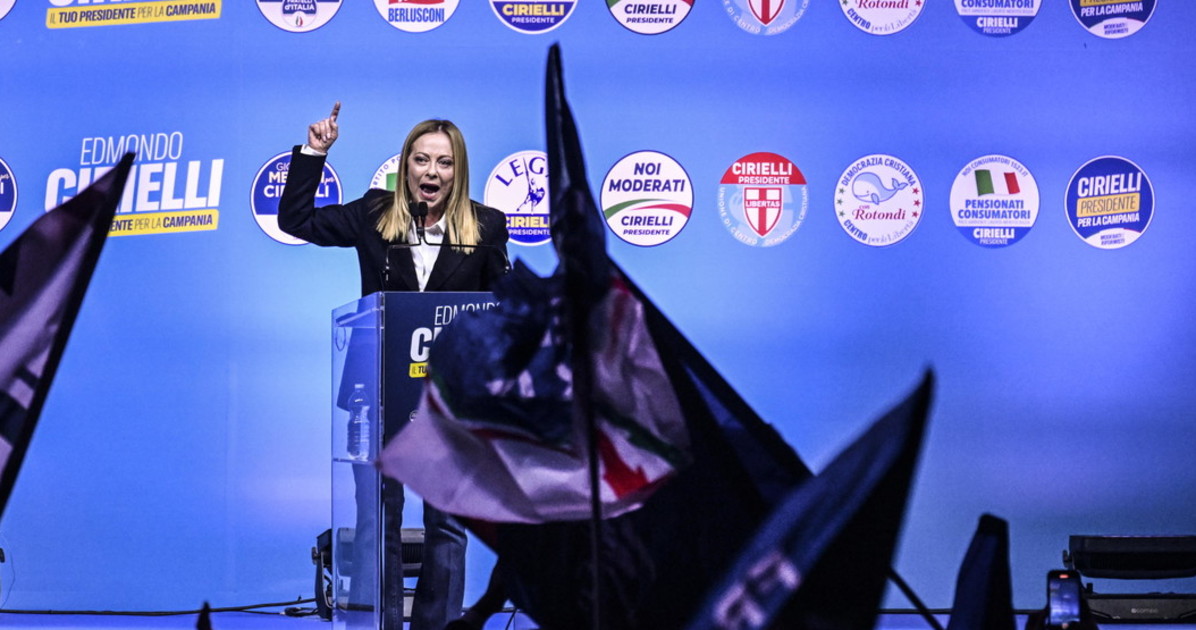 Meloni sfonda ancora, Schlein da incubo: chi la sorpassa, il sondaggio Meloni sfonda ancora, Schlein da incubo: chi la sorpassa, il sondaggio