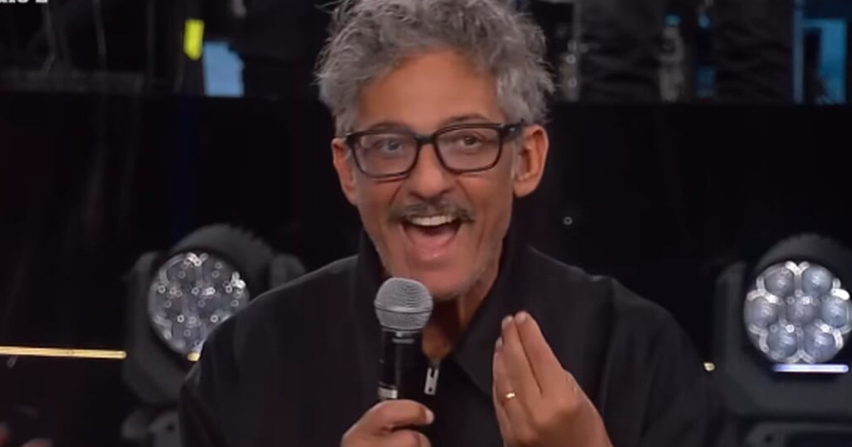 La Pennicanza, Fiorello punzecchia Favino: "Ostaggio per due ore" La Pennicanza, Fiorello punzecchia Favino: "Ostaggio per due ore"