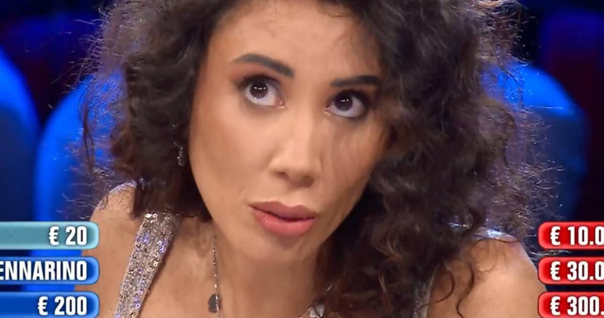 Affari Tuoi, "potevi accettare": bufera su Valentina