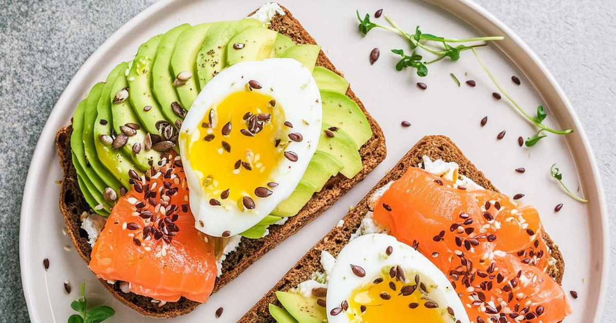 I 3  cibi che allungano la vita: frutti rossi, noci e pesce azzurro