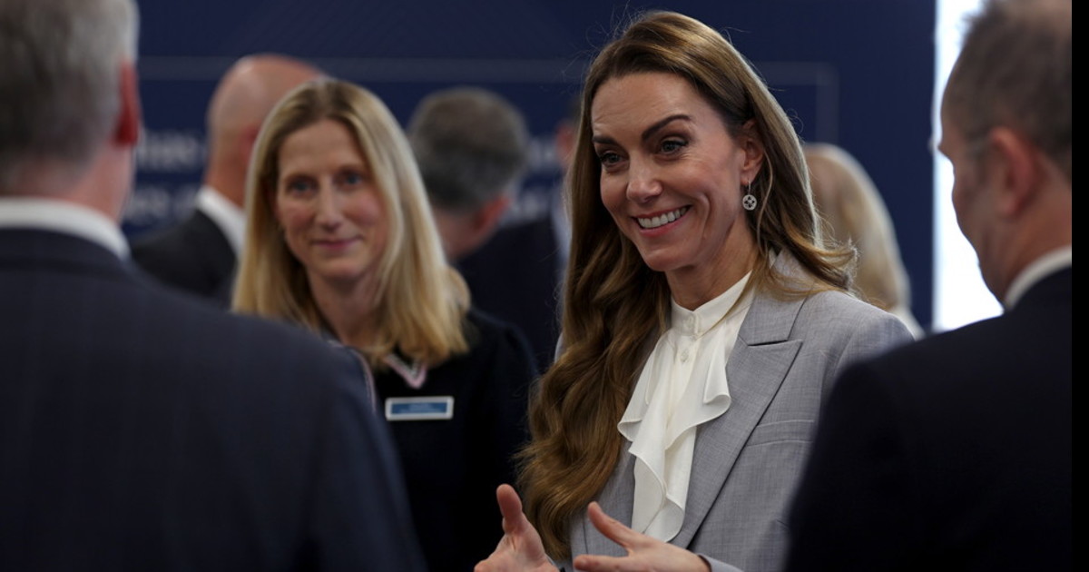 Bufera a palazzo William vuole il trono, Camilla in lascime e Kate...