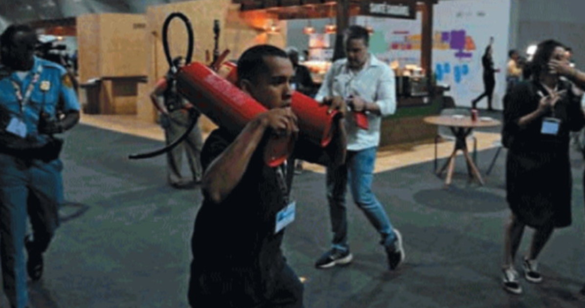 Al vertice sul clima vanno a fuoco i padiglioni