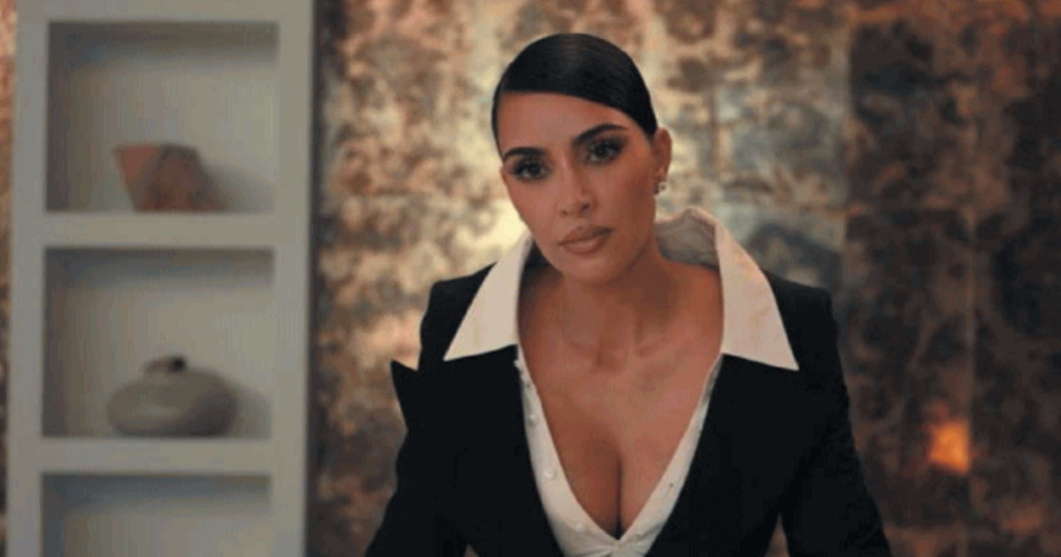 Kim Kardashian, filtri e starlette: che orrore All
