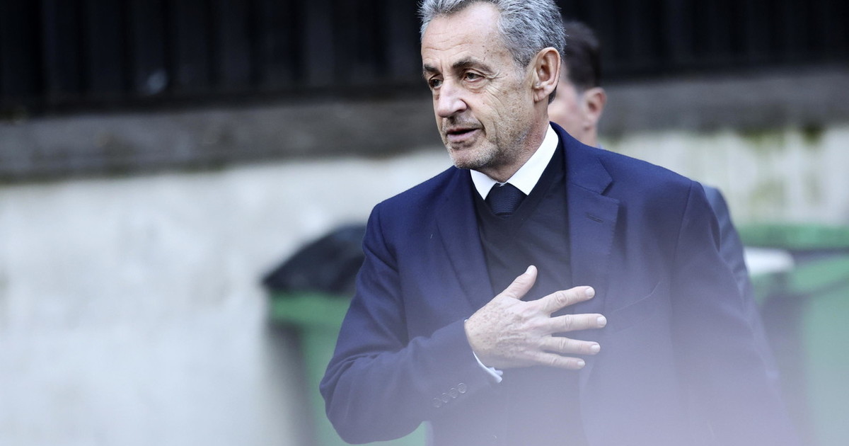 Sarkozy ancora in campo: pubblica “le sue prigioni” ed è pronto per l’Eliseo Sarkozy ancora in campo: pubblica “le sue prigioni” ed è pronto per l’Eliseo