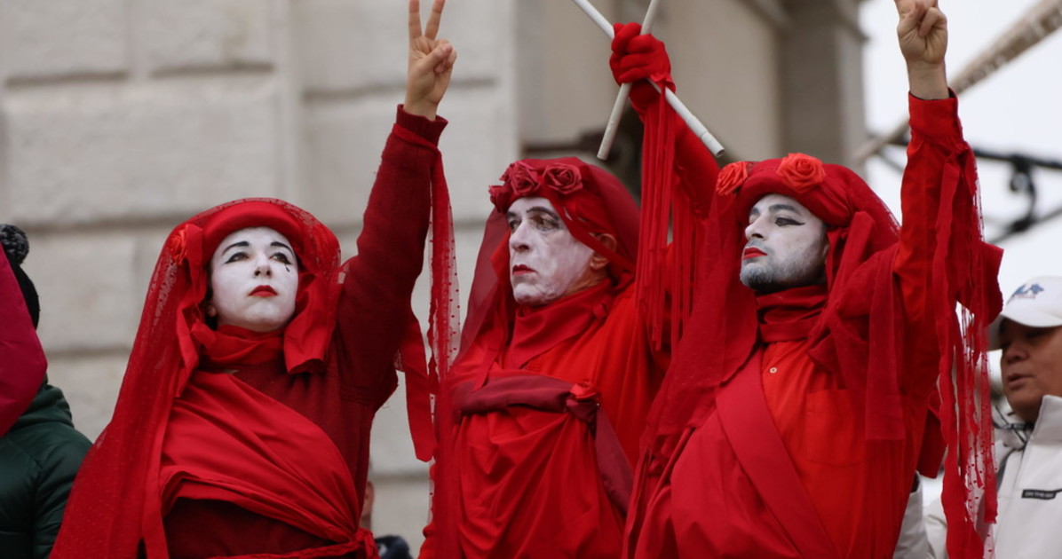 Venezia, Extinction Rebellion colora di verde le acque del Canal Grande: chi spunta tra gli eco attivisti