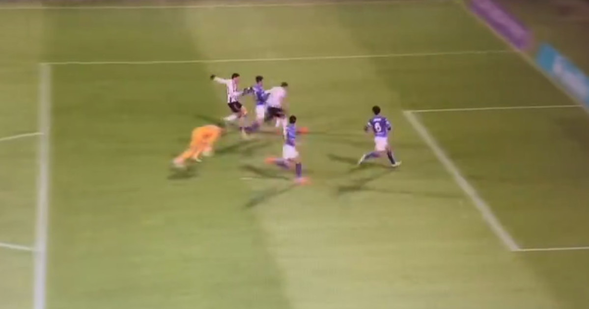 Vlahovic, cori horror a Firenze, "sei uno z***ro". Si ferma la partita