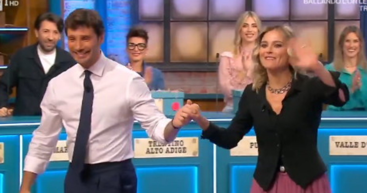 Affari Tuoi, il giallo su Francesca Fialdini: "Il piede e le costole fratturate?"