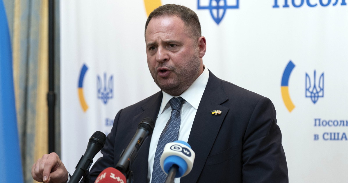 Ucraina, scandalo mazzette: si dimette Yermak, braccio destro di Zelensky