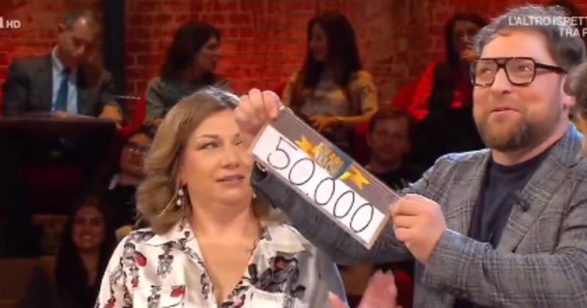 Affari tuoi, Lara ferma il marito: "Aspetta", gelo sui titoli di coda