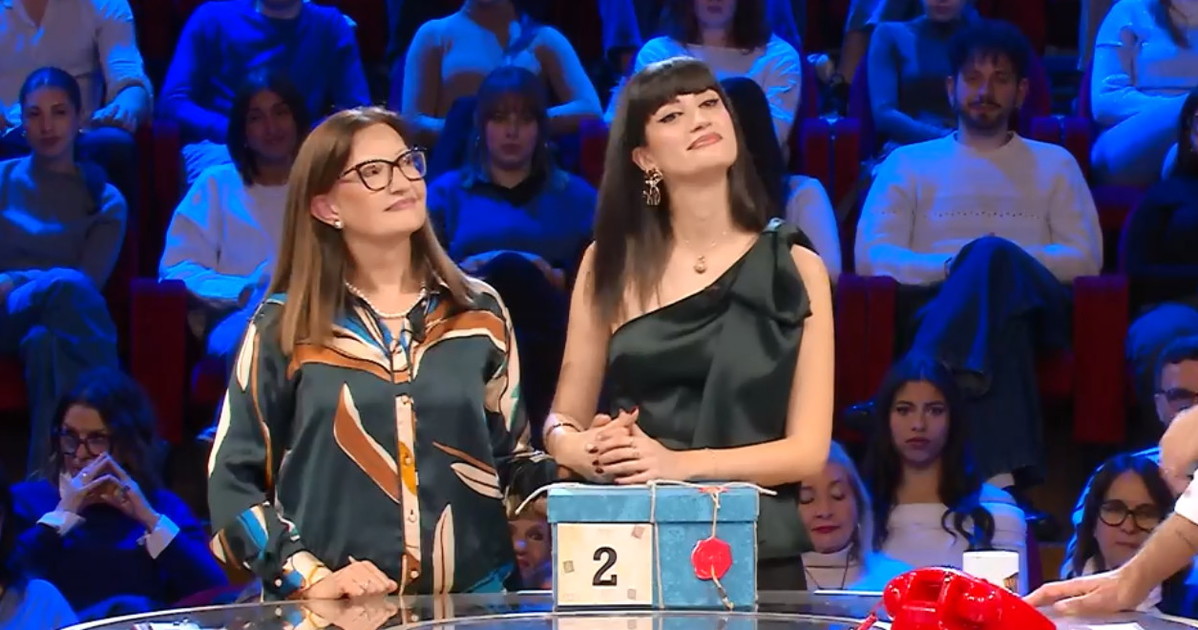 Affari Tuoi, "salvata in corner": brividi per Lucia Affari Tuoi, "salvata in corner": brividi per Lucia