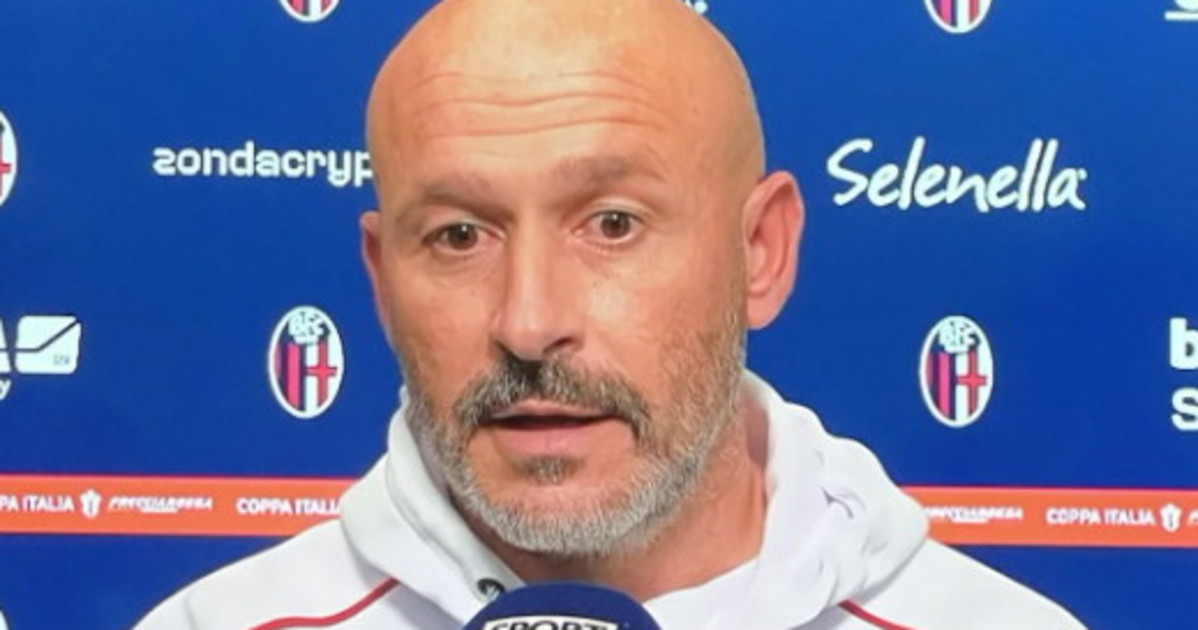 Vincenzo Italiano parla con un