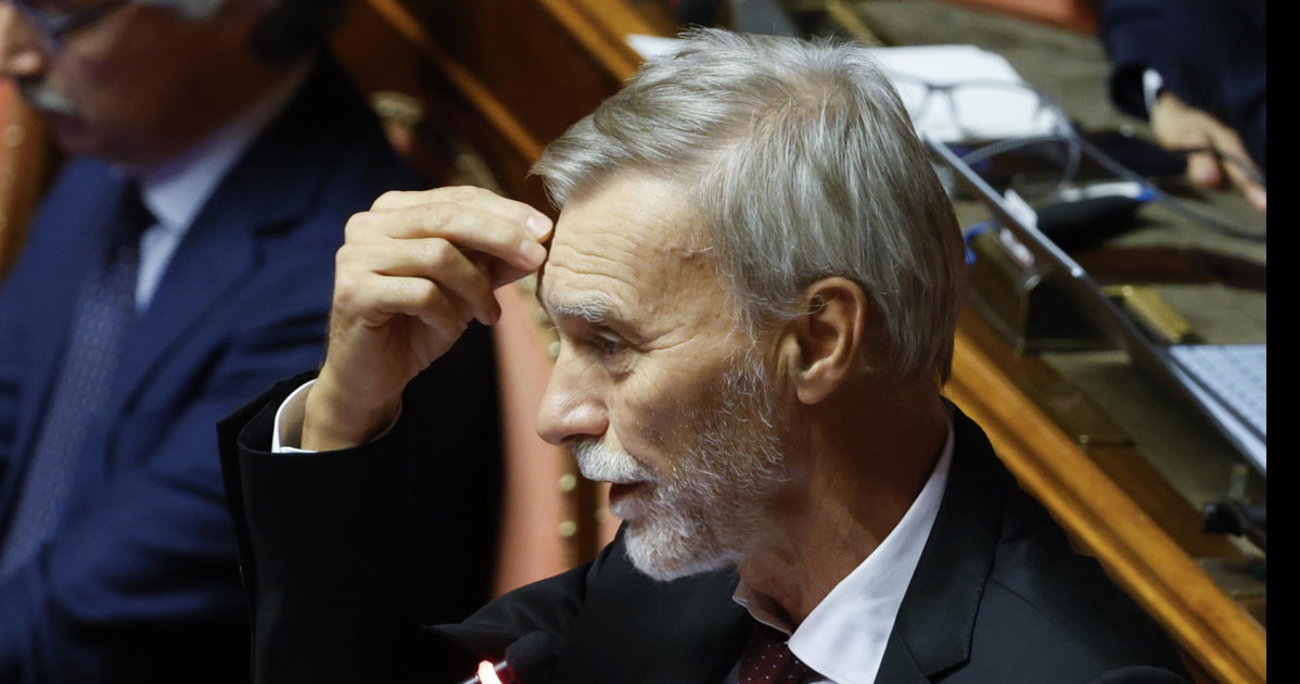 Graziano Delrio: "Io indietro non torno, nessuno chieda abiure", esplode il Pd Graziano Delrio: "Io indietro non torno, nessuno chieda abiure", esplode il Pd