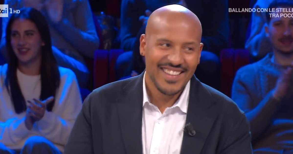 affari tuoi clamoroso stefano a chi somiglia panico tra i telespettatori