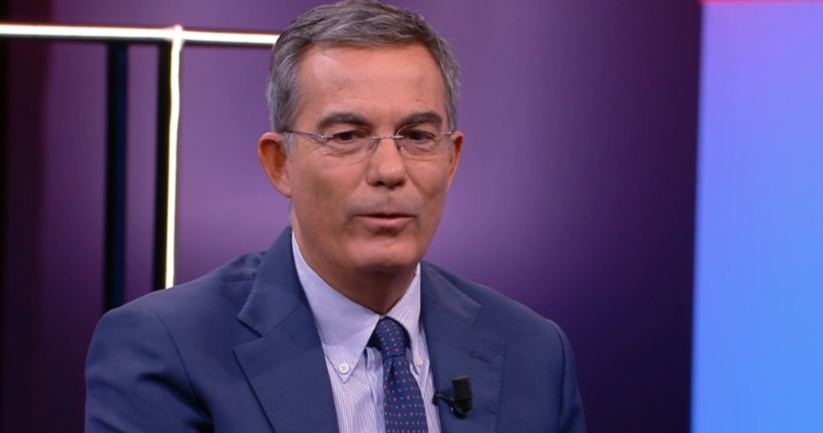 Giorgia Meloni, Giovanni Floris si copre di ridicolo: "Un premier debole" Giorgia Meloni, Giovanni Floris si copre di ridicolo: "Un premier debole"