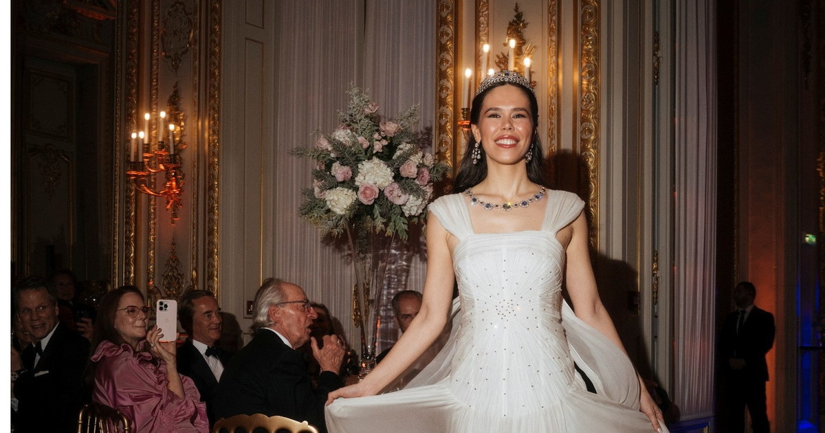 Gabrielle Janssens de Balkany al ballo delle debuttanti in abito couture di Luisa Beccaria