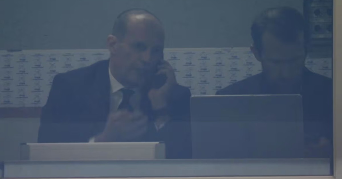 Torino Milan, Allegri urla di tutto al cellulare: con chi ce l Torino Milan, Allegri urla di tutto al cellulare: con chi ce l