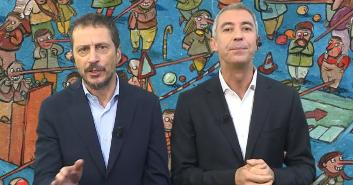 DiMartedì, Luca e Paolo umiliano la sinistra: "I libri? Lasciati in vendita" DiMartedì, Luca e Paolo umiliano la sinistra: "I libri? Lasciati in vendita"