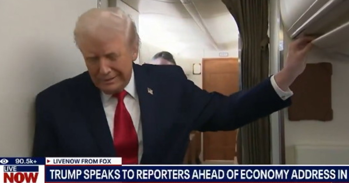 Donald Trump, chi occupa il suo bagno: clamoroso sul jet Donald Trump, chi occupa il suo bagno: clamoroso sul jet