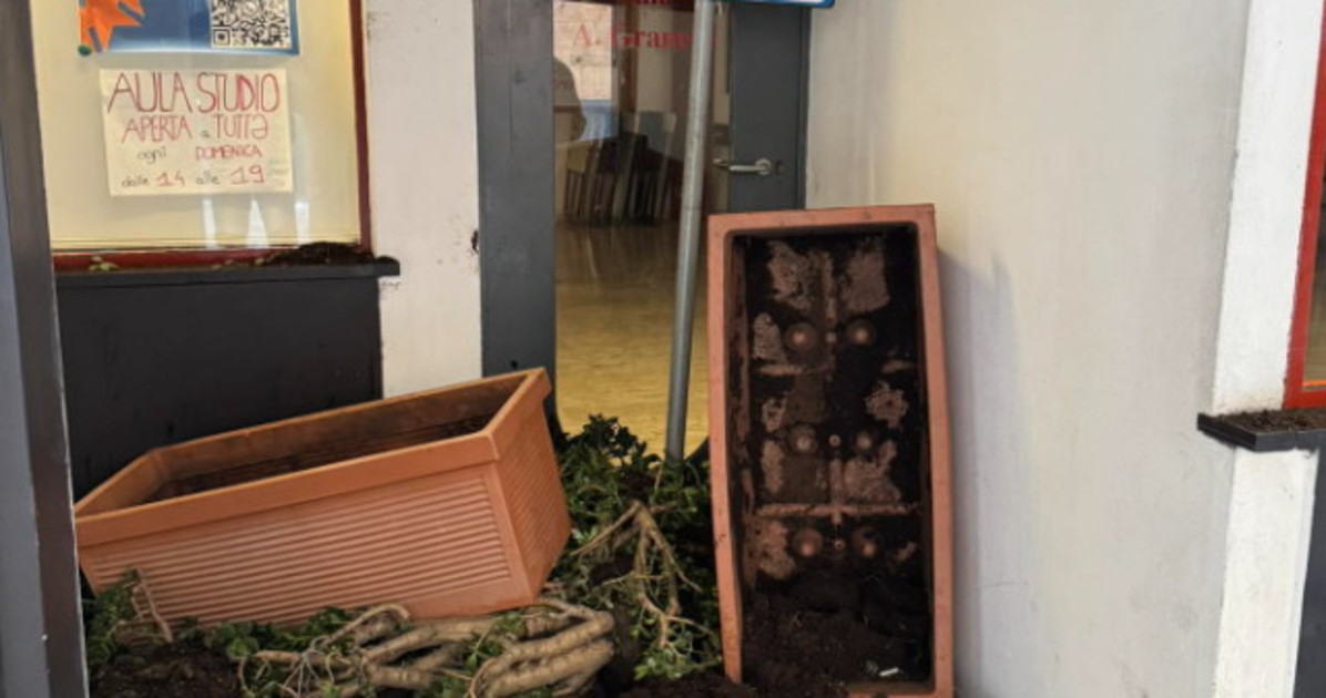 Raid contro il Pd, "fascisti? No, avevamo bevuto troppo": spunta una lettera anonima