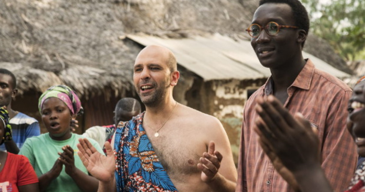 Checco Zalone "voleva piacere alla sinistra, così...": la bordata di Valsecchi Checco Zalone "voleva piacere alla sinistra, così...": la bordata di Valsecchi