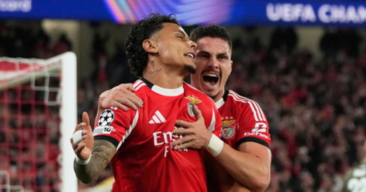 il napoli sprofonda ko 2 0 col benfica la champions di conte appesa a un filo da Liberoquotidiano.it il napoli sprofonda ko 2 0 col benfica la champions di conte appesa a un filo