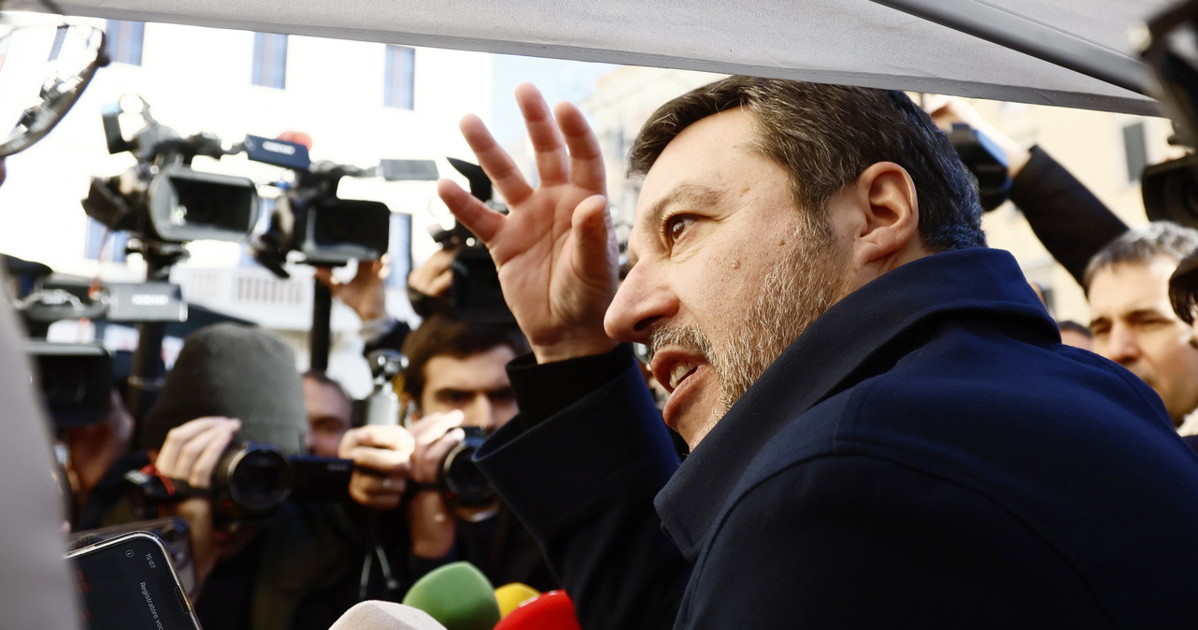 salvini socrate e il rischio di fare la fine di pericle da Liberoquotidiano.it salvini socrate e il rischio di fare la fine di pericle