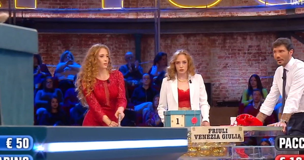 affari tuoi occhio a gaia e alessia il dettaglio non passato inosservato da Liberoquotidiano.it affari tuoi occhio a gaia e alessia il dettaglio non passato inosservato