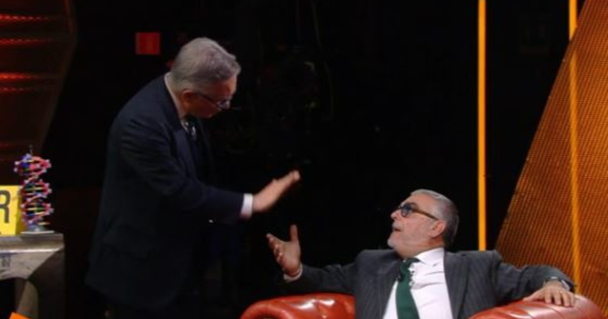 quarto grado rissa garofano gallo che fa minaccia mi alzo pure io da Liberoquotidiano.it quarto grado rissa garofano gallo che fa minaccia mi alzo pure io