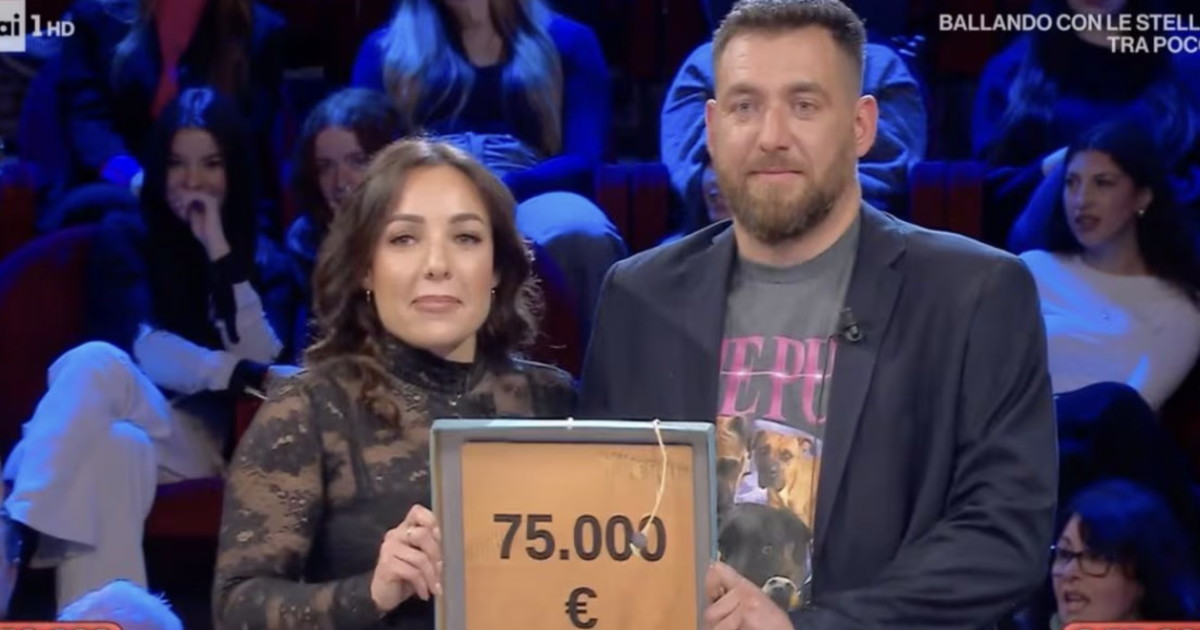 Affari Tuoi, Daniele trionfa dopo la puntata: tutti muti Affari Tuoi, Daniele trionfa dopo la puntata: tutti muti