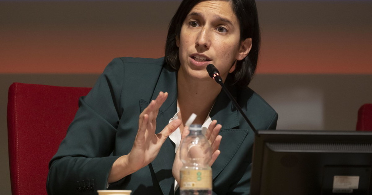 Elly Schlein fugge da Atreju e infanga Meloni: "Di cosa sei campionessa" Elly Schlein fugge da Atreju e infanga Meloni: "Di cosa sei campionessa"