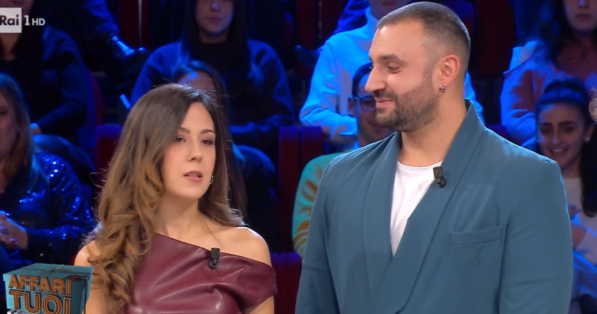 affari tuoi come si sono conosciuti cristiano e alessandra siamo in fascia protetta da Liberoquotidiano.it affari tuoi come si sono conosciuti cristiano e alessandra siamo in fascia protetta