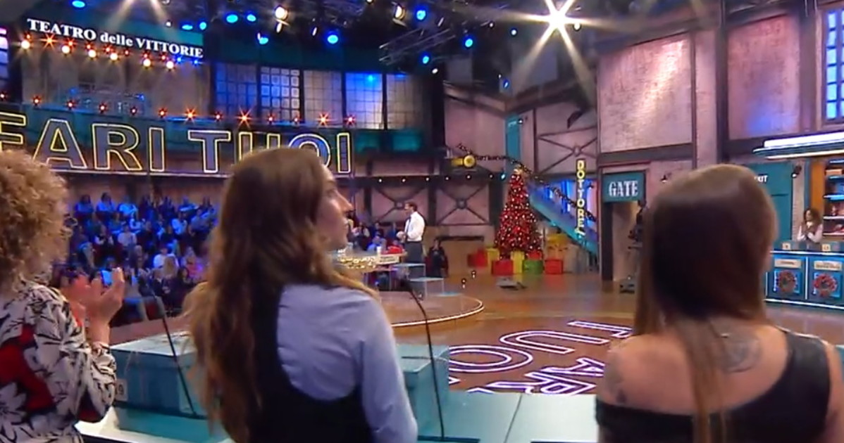 affari tuoi sempre il lato b il dettaglio a luci rosse della puntata da Liberoquotidiano.it affari tuoi sempre il lato b il dettaglio a luci rosse della puntata