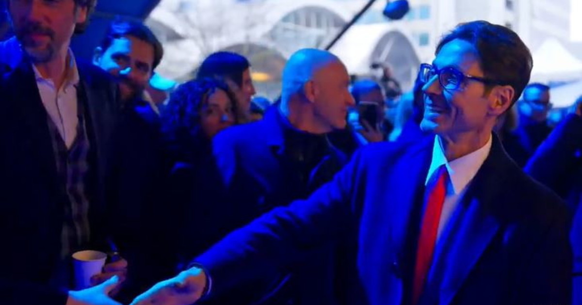 pier silvio berlusconi incontra i dipendenti per scambiarsi gli auguri e celebrare un anno straordinario da Liberoquotidiano.it pier silvio berlusconi incontra i dipendenti per scambiarsi gli auguri e celebrare un anno straordinario