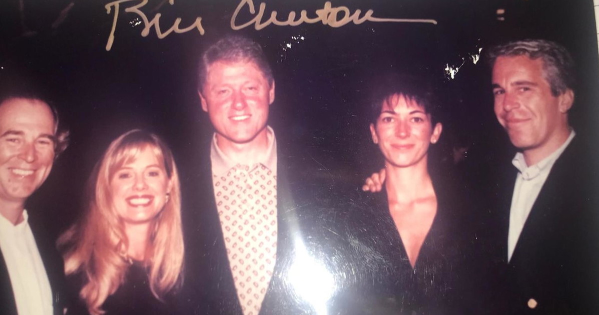 epstein spuntano le foto segrete di bill clinton la sinistra impazzisce da Liberoquotidiano.it epstein spuntano le foto segrete di bill clinton la sinistra impazzisce