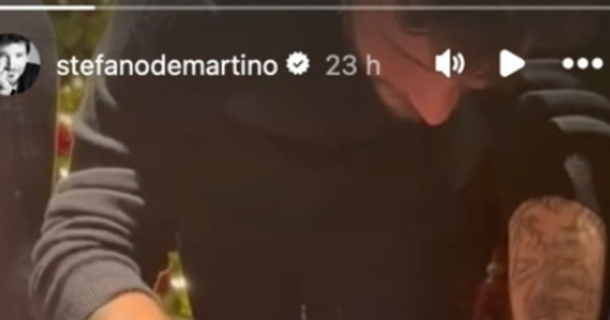 affari tuoi stefano de martino ossessionato dal programma a casa sua da Liberoquotidiano.it affari tuoi stefano de martino ossessionato dal programma a casa sua