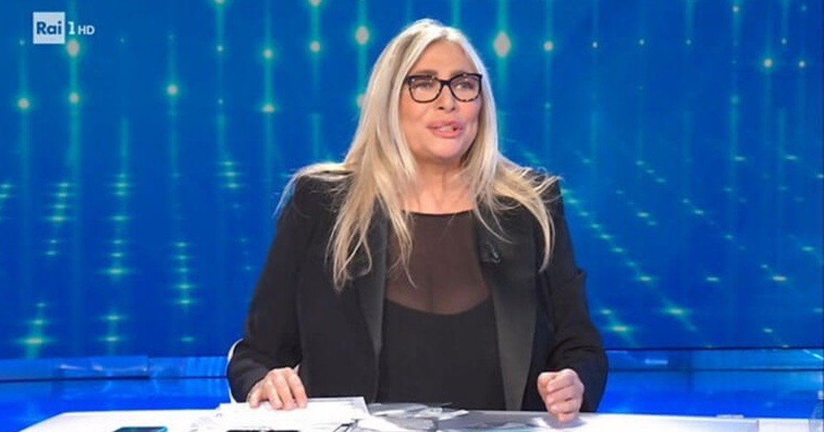 teo ambra giucas botti di capodanno in anticipo da zia mara da Liberoquotidiano.it teo ambra giucas botti di capodanno in anticipo da zia mara