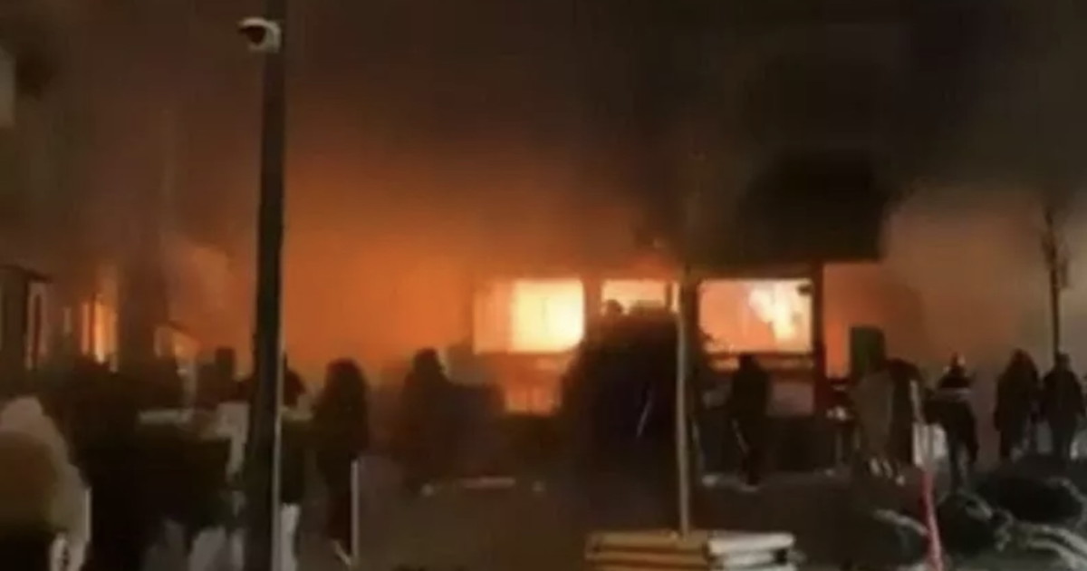 Svizzera, esplosione in un bar di una stazione sciistica di lusso: ci sono morti e feriti Svizzera, esplosione in un bar di una stazione sciistica di lusso: ci sono morti e feriti